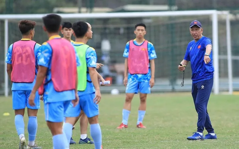 liet ke top cac giai bong da viet nam tham gia 2026 an ngu cung san co