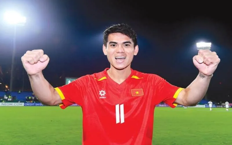khuat van khang tai nang dac biet cua bong da viet nam hien dai
