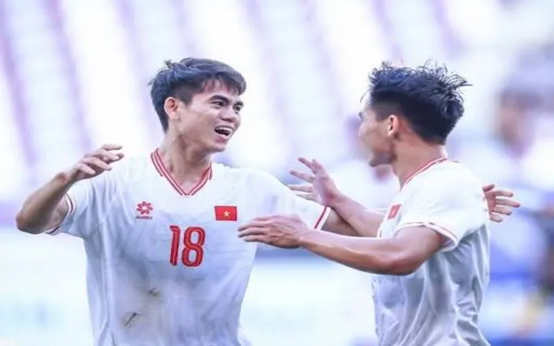 khuat van khang tai nang dac biet cua bong da viet nam hien dai
