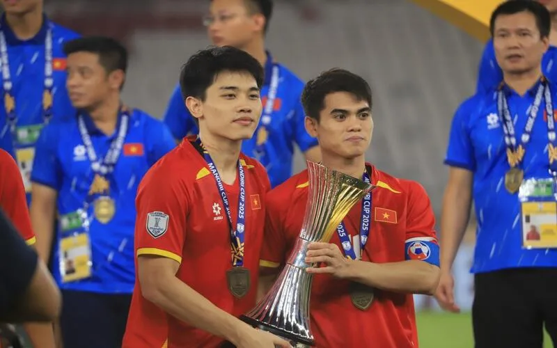 khuat van khang tai nang dac biet cua bong da viet nam hien dai