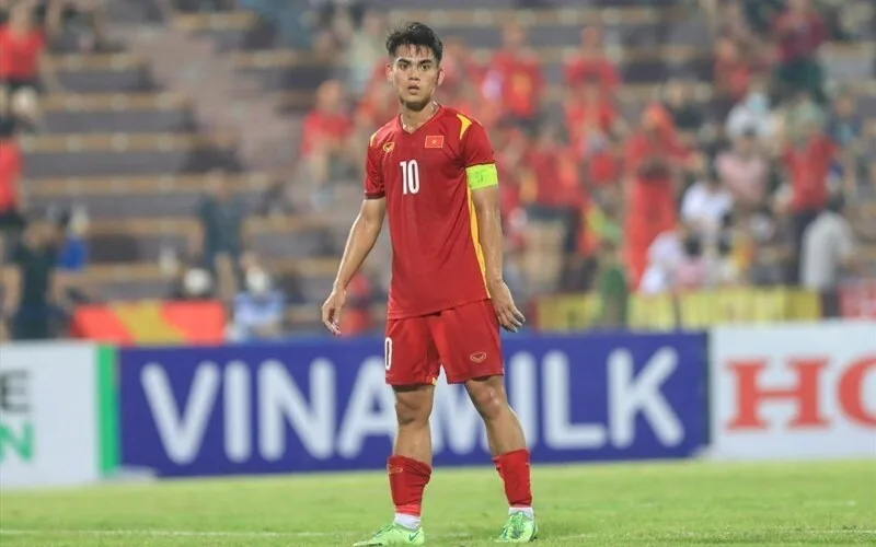 khuat van khang tai nang dac biet cua bong da viet nam hien dai